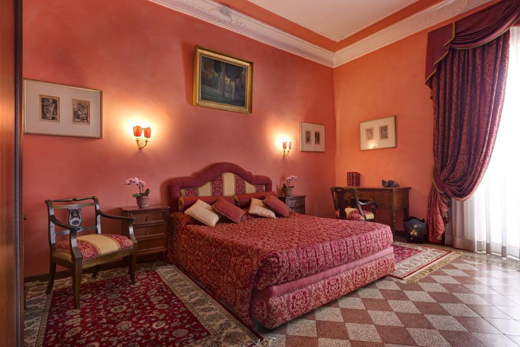 Episcopo Lipinsky Luxury Rom