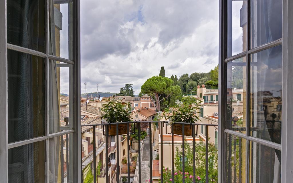 Episcopo Lipinsky Luxury Rom