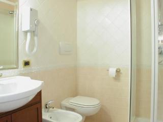 Episcopo Lipinsky Luxury Rom